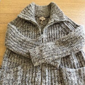 Aritzia Wilfred Free zip up sweater